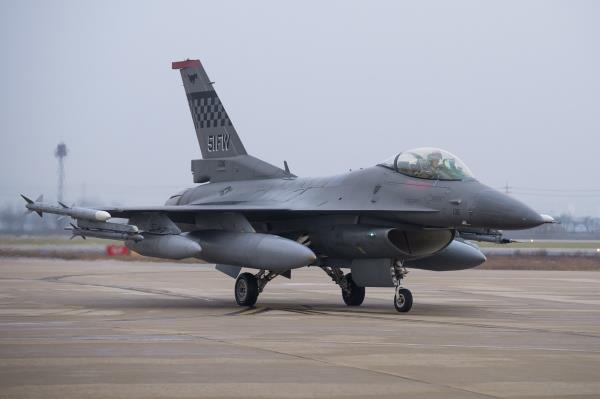 A U.S. Air Force F-16 fighter jet returns to Osan Air ba<em></em>se in Pyeongtaek, 60 kilometers south of Seoul, on Nov. 27, 2023, after taking part in the Commando Sling exercise in Singapore, in this photo provided by the U.S. Air Force. (PHOTO NOT FOR SALE) (Yonhap)