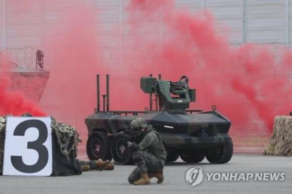 A multi-purpose unmanned fighting vehicle maneuvers during a press event held by the Army's TIGER Demo<em></em>nstration Brigade, a trial unit armed with cutting-edge weapons systems, at an aviation unit of the Army in Yangju, north of Seoul, in this file photo taken June 2, 2023. (Yonhap)