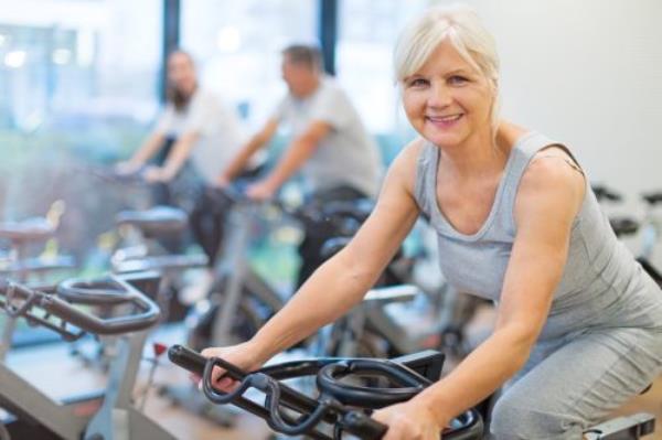 Co<em></em>nfident seniors on exercise bikes