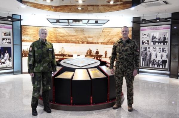 Maj. Gen. Lena Persson Herlitz (L), the head of the Swedish delegation of the Neutral Nations Supervisory Commission (NNSC), and Maj. Gen. Ivo Burgener, the head of the NNSC's Swiss delegation, pose for photos at the Joint Security Area Visitor Center at Camp Bonifas, just south of the Demilitarized Zone, separating the two Koreas. (Yonhap)