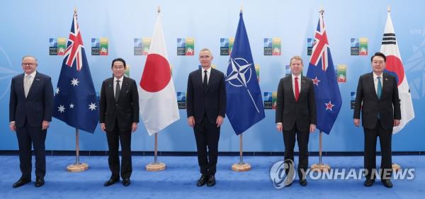 The leaders of the Asia-Pacific Partnership, also known as AP4, a group of four key Asia-Pacific partner countries of the North Atlantic Treaty Organization (NATO) -- South Korea, Japan, Australia and New Zealand -- pose for a photo with NATO Secretary General Jens Stoltenberg (C) at the venue of a NATO summit in Vilnius, Lithuania, on July 12, 2023. From left are Anthony Albanese of Australia, Fumio Kishida of Japan, Stoltenberg, Chris Hipkins of New Zealand and Yoon Suk Yeol of South Korea. (Yonhap)